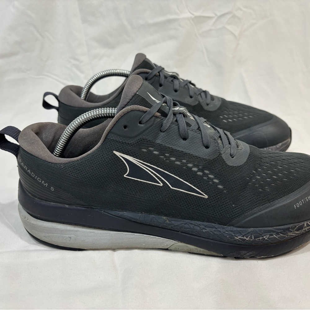 Altra Paradigm 5 running shoes men’s size Charcoal/Light Gray